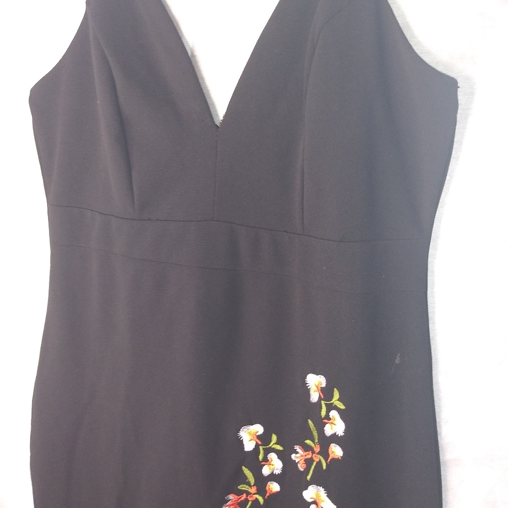 Dress - Picture 4 of 10